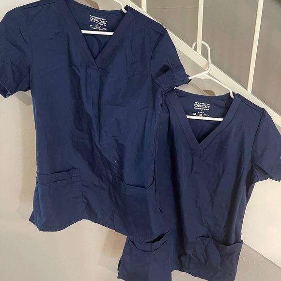Bundle of navy scrubs greys anatomy - Picture 3 of 5
